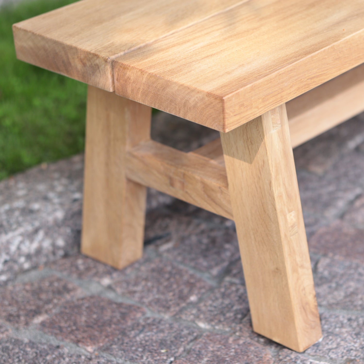 UBBOTUGGI MOMENTUMAIRE OAK BENCH. Detail. Above all.