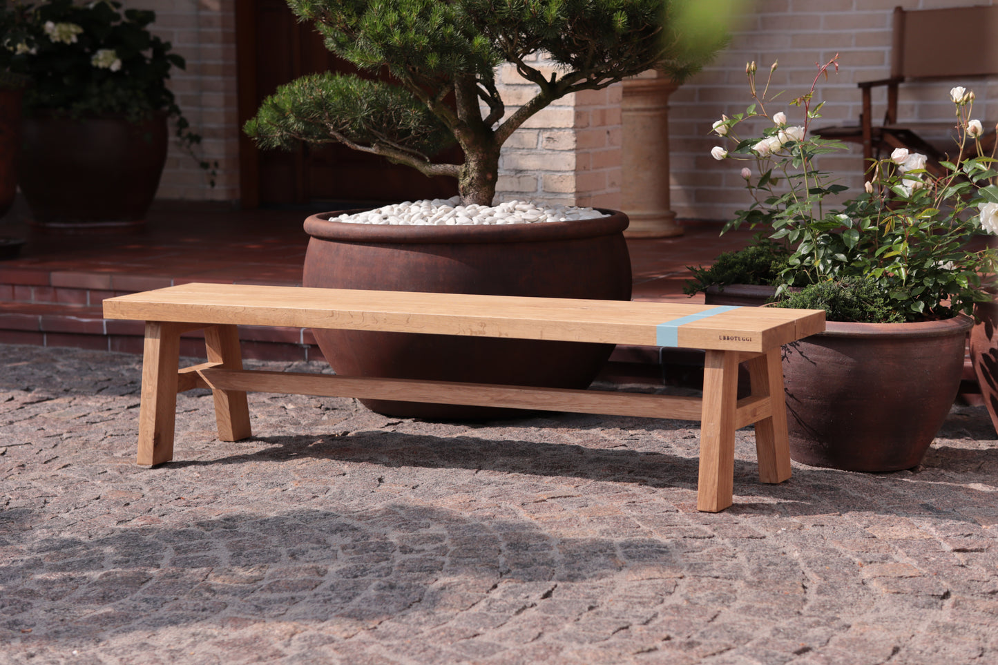 UBBOTUGGI MOMENTUMAIRE OAK BENCH A symbol for your unique moment. The guardian of your presence. European solid oak luxury bench.