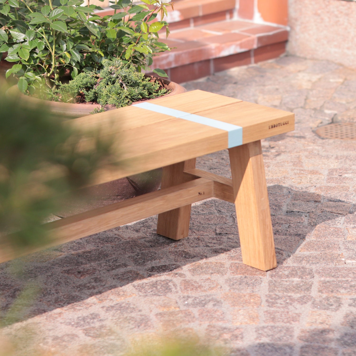 UBBOTUGGI MOMENTUMAIRE OAK BENCH Vintage stripe. Pastel light blue 