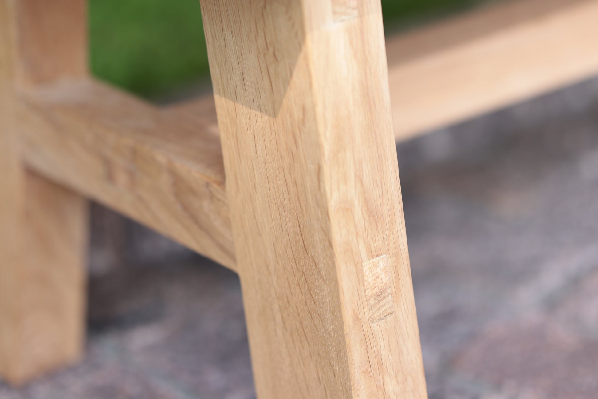 UBBOTUGGI MOMENTUMAIRE OAK BENCH. Mortise & Tenon Unique joint.